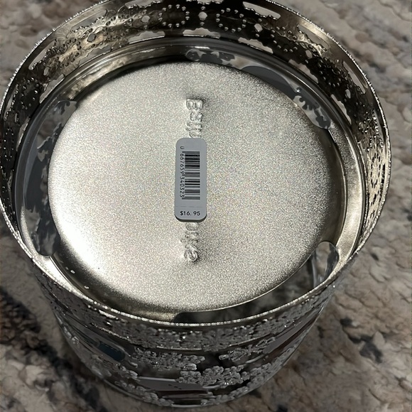 Bath & Body Playing Snowmen
3-Wick Candle Holder - Picture 6 of 7